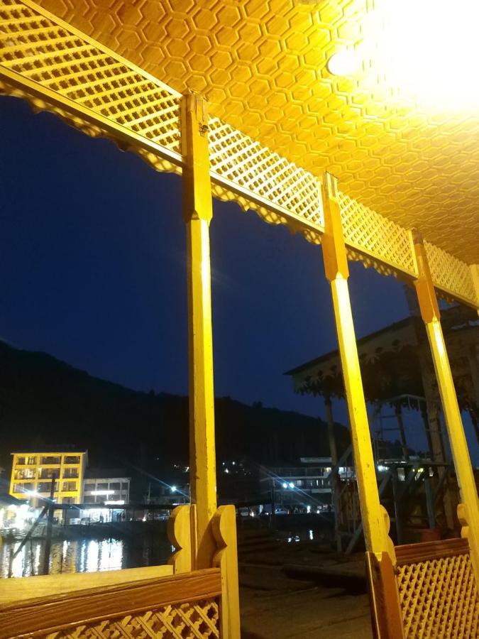 House Boat New Pala Palace Srinagar  Luaran gambar