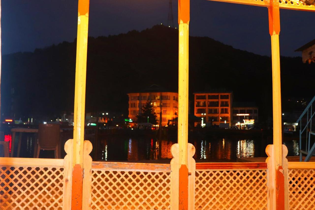 House Boat New Pala Palace Srinagar  Luaran gambar