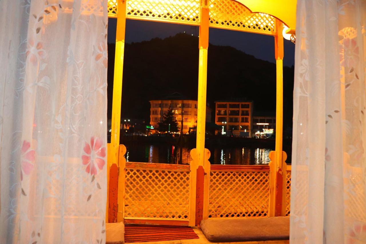 House Boat New Pala Palace Srinagar  Luaran gambar