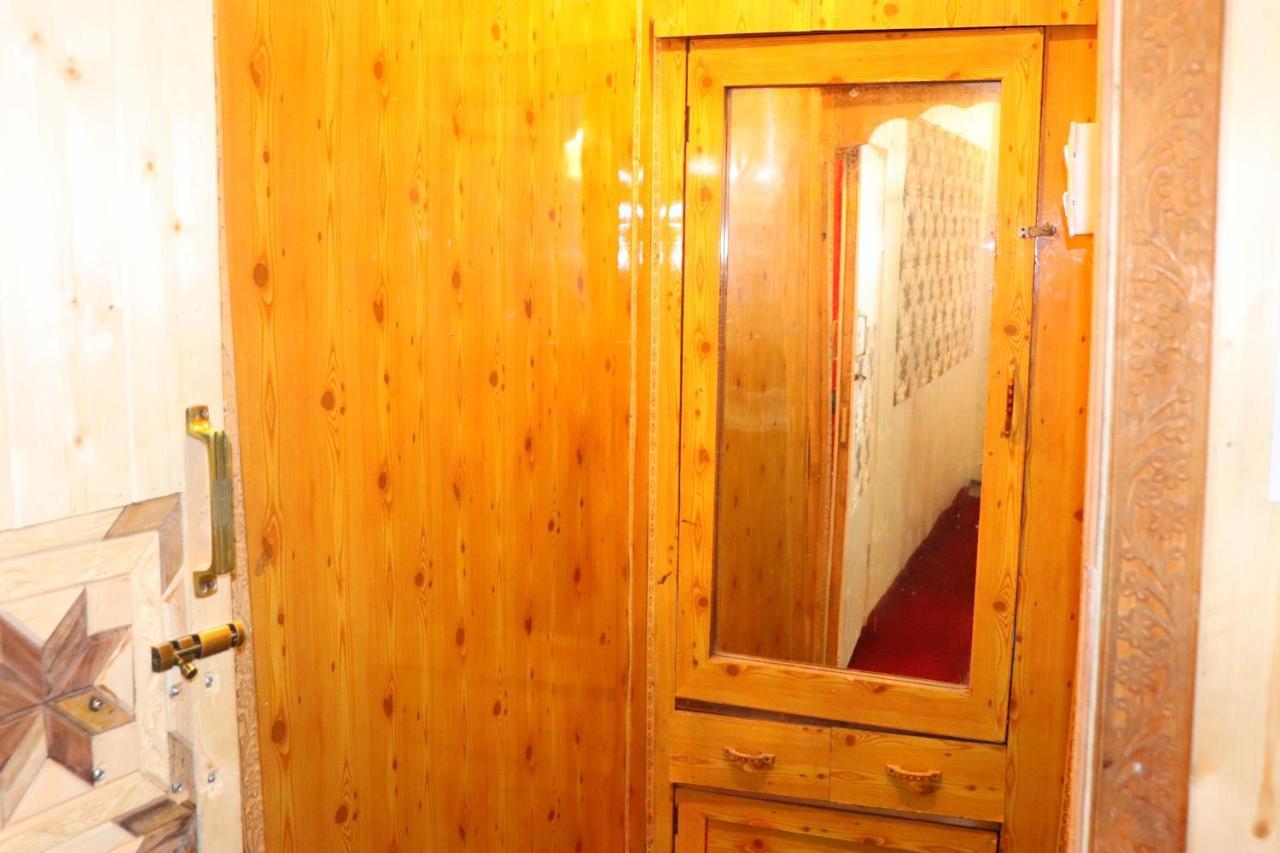 House Boat New Pala Palace Srinagar  Luaran gambar