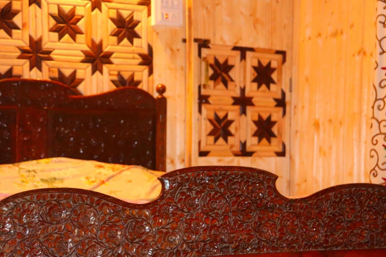 House Boat New Pala Palace Srinagar  Luaran gambar
