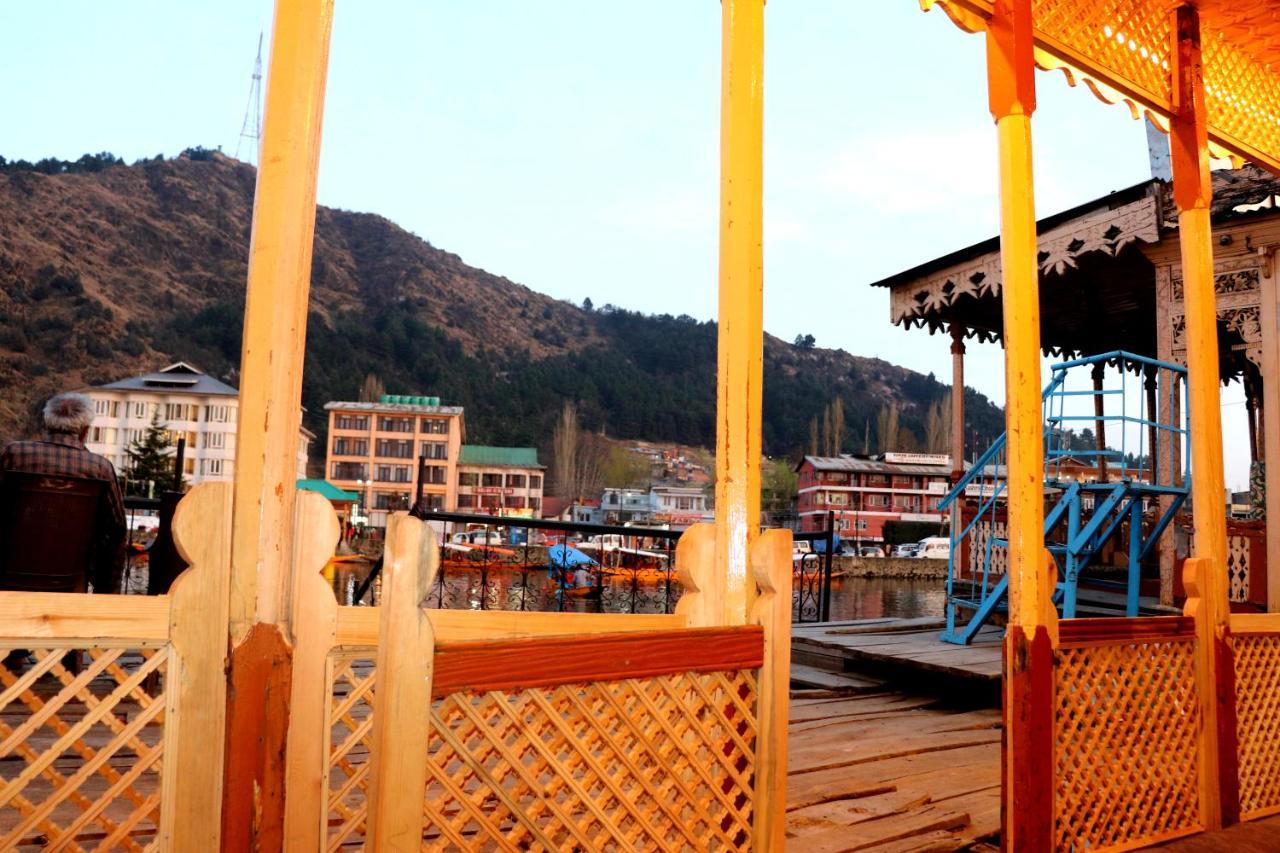 House Boat New Pala Palace Srinagar  Luaran gambar