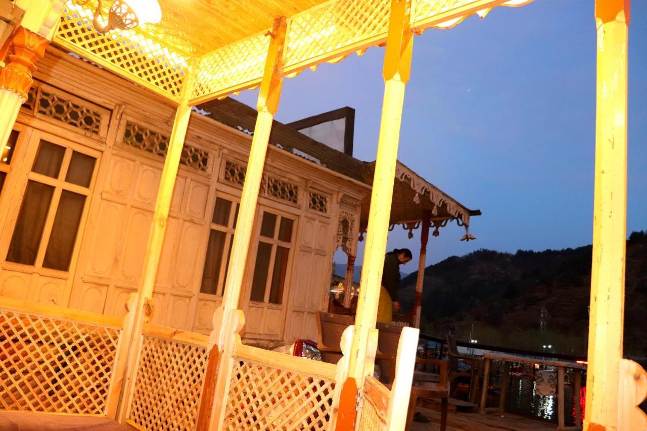 House Boat New Pala Palace Srinagar  Luaran gambar