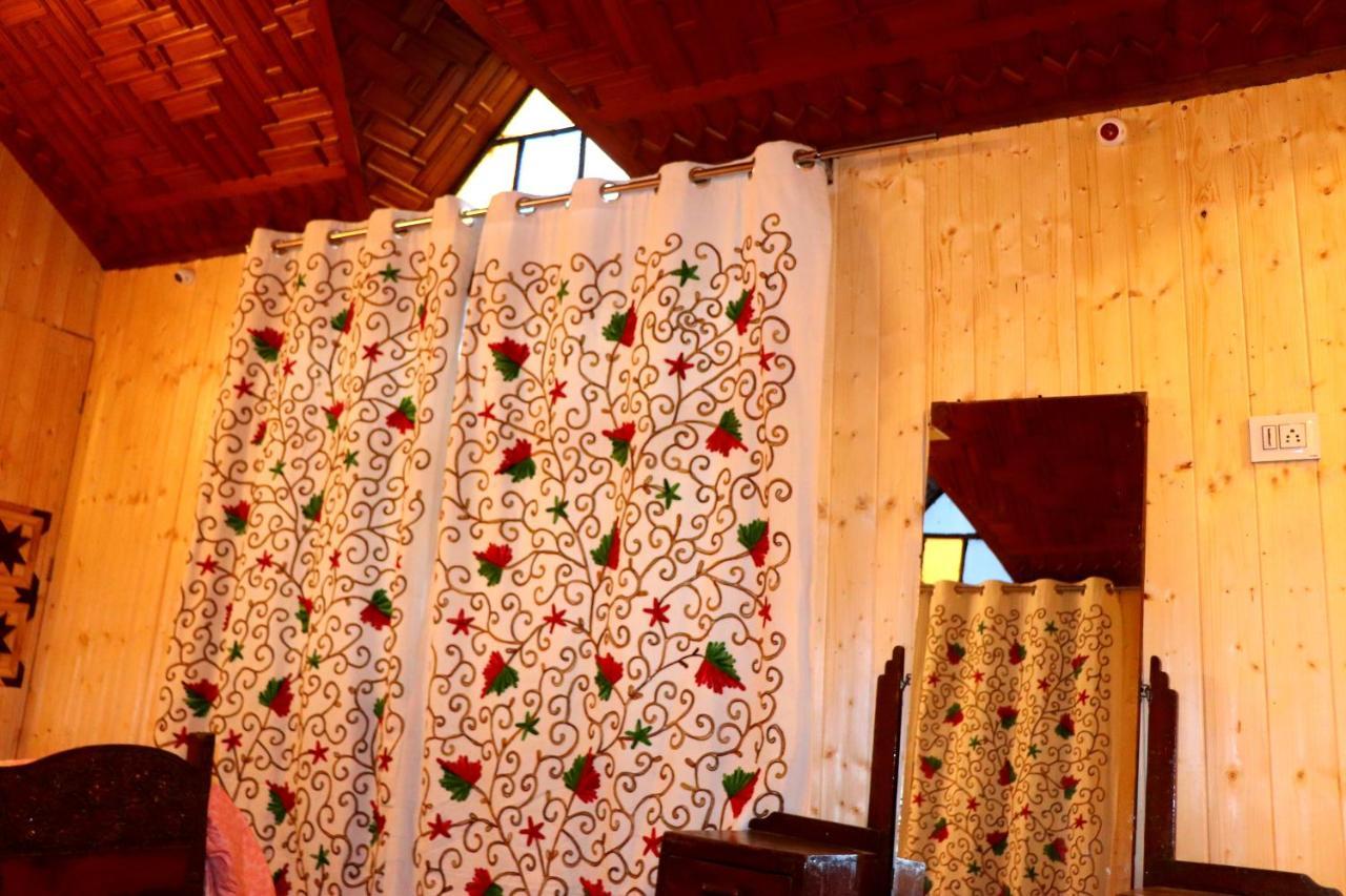 House Boat New Pala Palace Srinagar  Luaran gambar