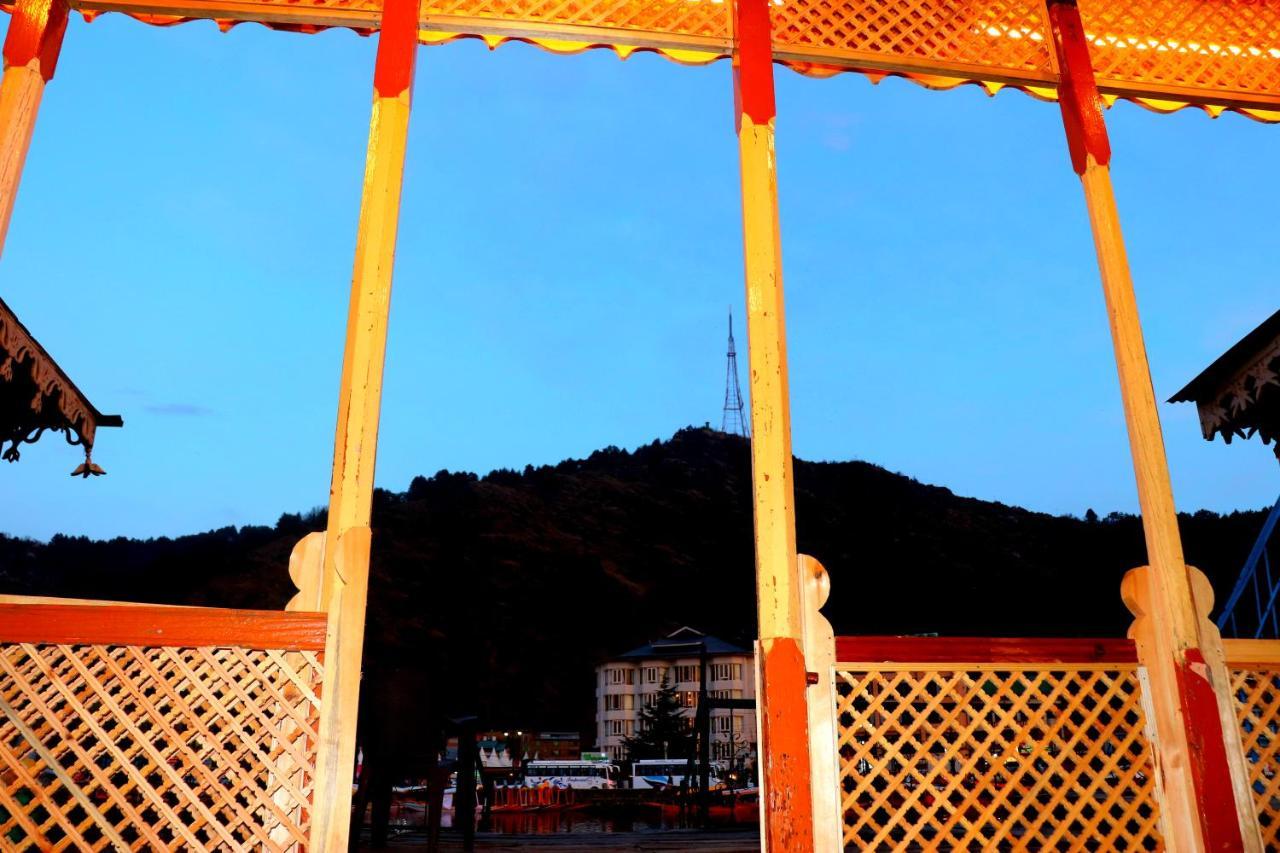 House Boat New Pala Palace Srinagar  Luaran gambar