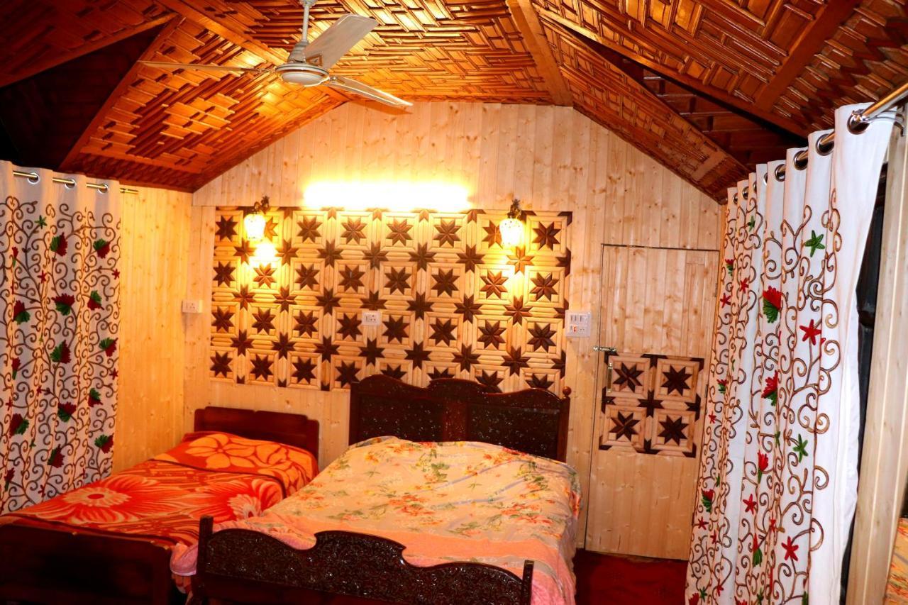 House Boat New Pala Palace Srinagar  Luaran gambar