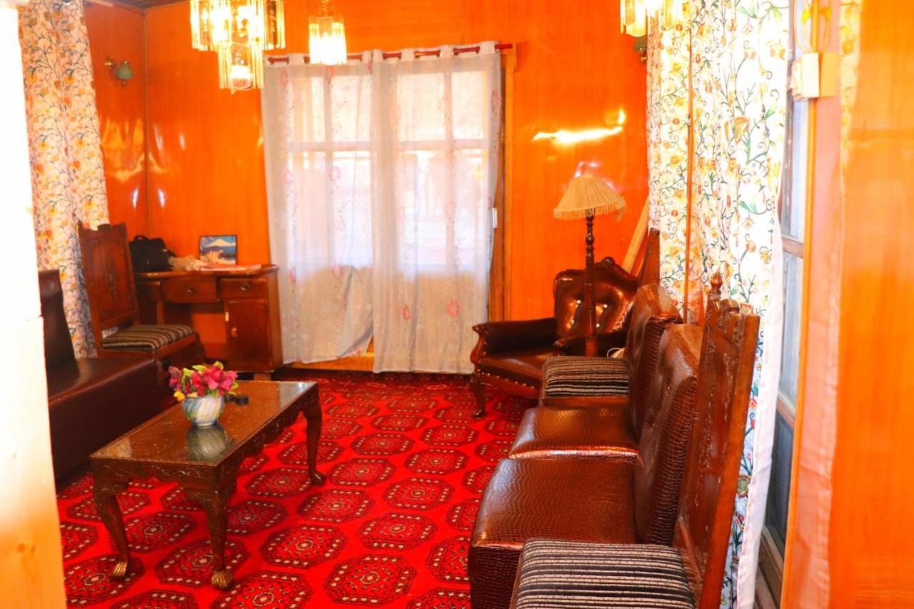 House Boat New Pala Palace Srinagar  Luaran gambar