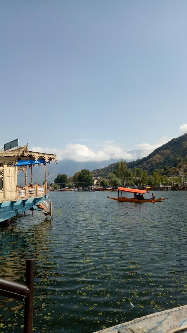 House Boat New Pala Palace Srinagar  Luaran gambar
